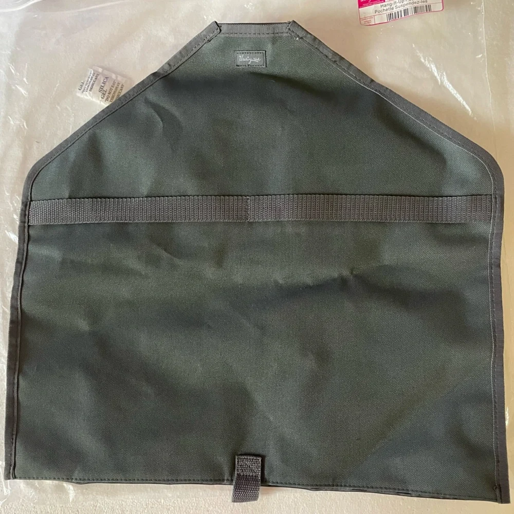 Thirty One Hang It Up Pocket 215A Charcoal Links Zippered Pocket NEW